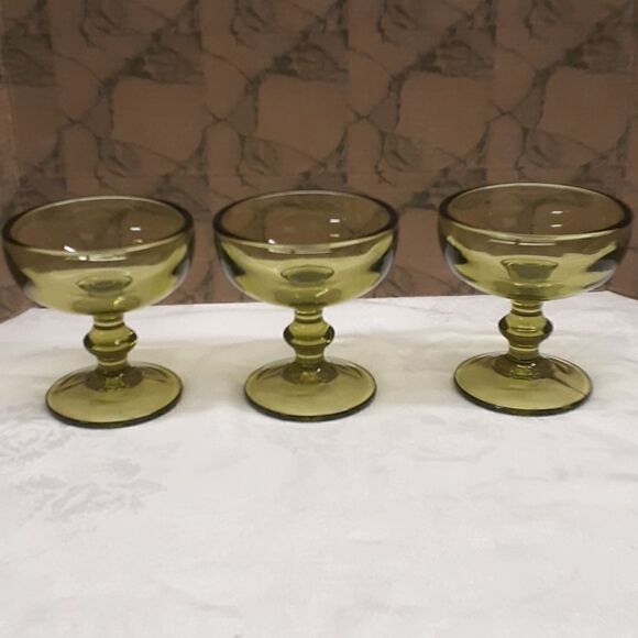 Imperial Glass-Ohio Hoffman House Green Champagne Sherbert Glass 237340 - Picture 1 of 7
